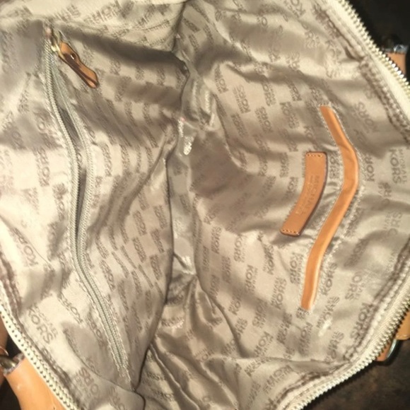 Michael Kors purse - Picture 4 of 5